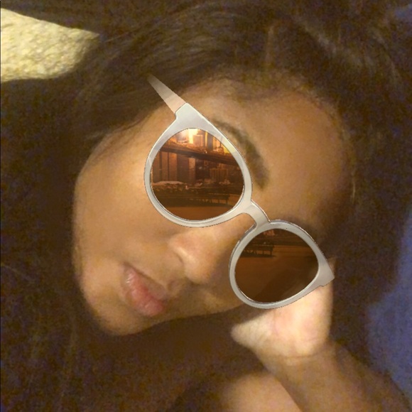 Meet your Posher, Crystal - Picture 1 of 2